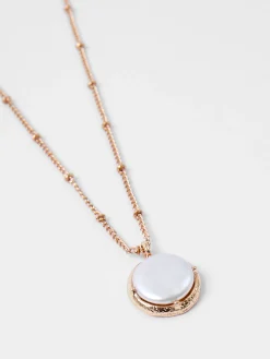 Pearl Pendant Necklace